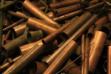 Copper edges lower on disquiet over U.S. interest rates