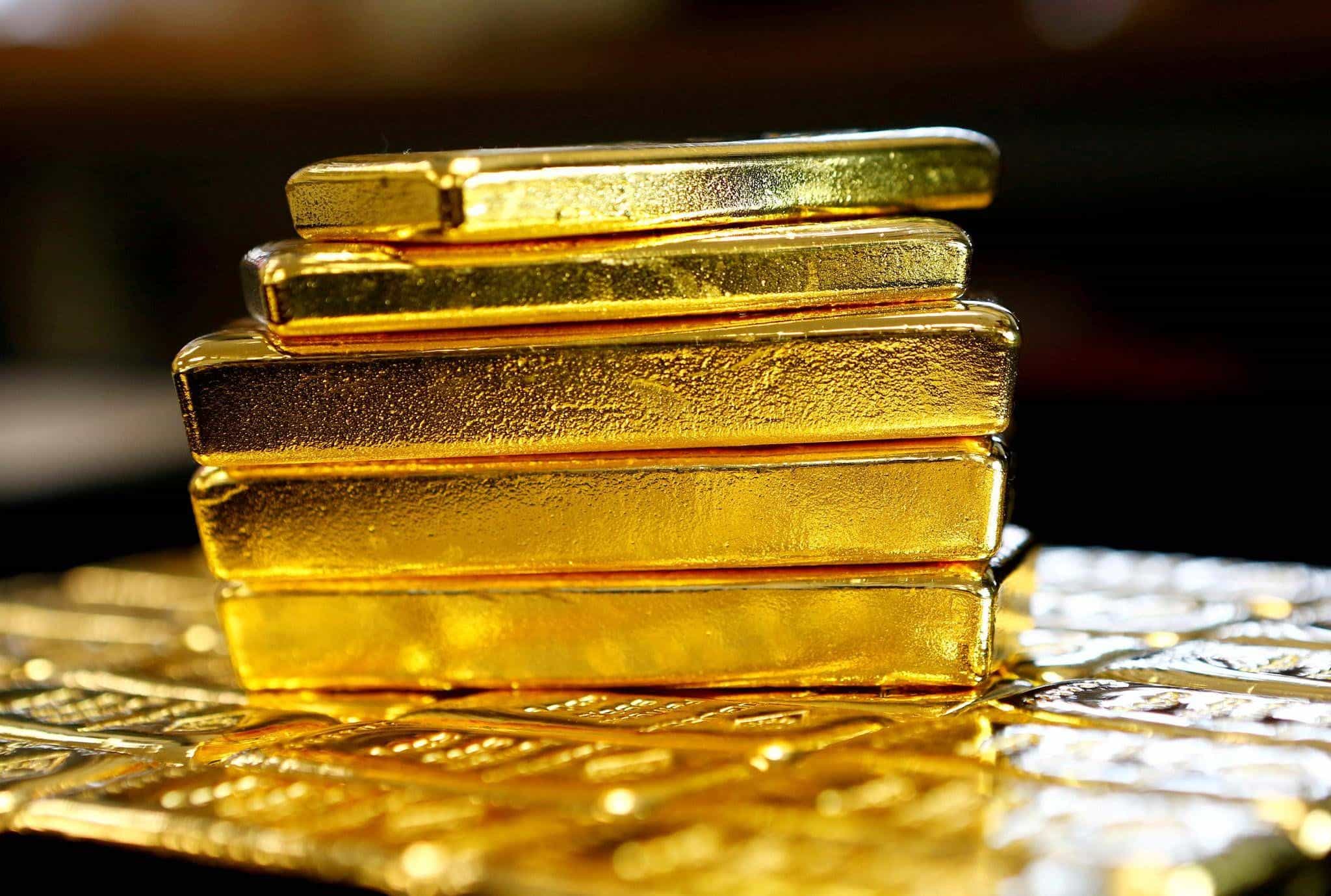 Gold set for biggest weekly fall in 10 on Fed's hawkish stance
